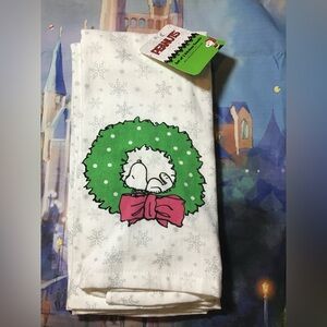 Peanuts snoopy holiday wreath themed 2 dish towels -NEW